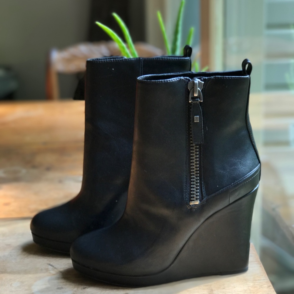 Nine West black wedged ankle booties