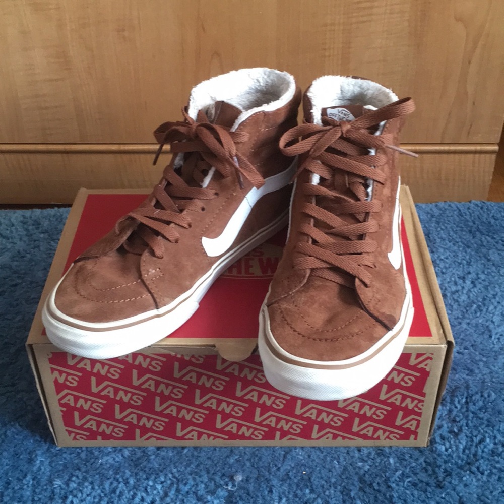 Vans Sk8 hi ( white fur inside)