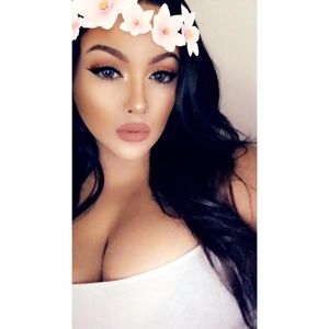 Meet your Posher, Cassandra