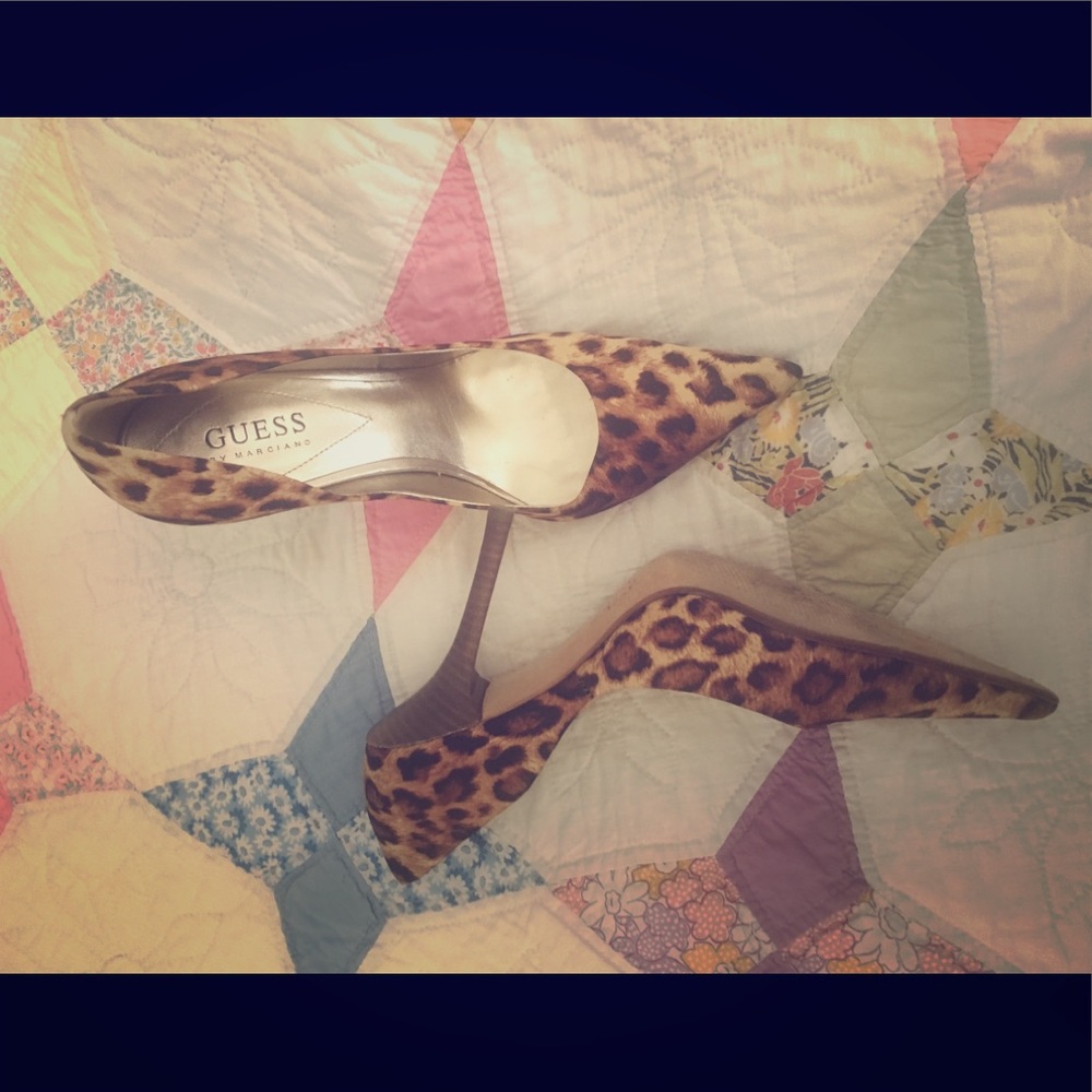 GUESS leopard print pointed toe pumps