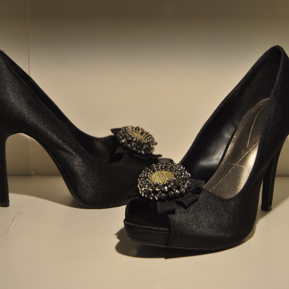 APT. 9 black satin open toe heels size 8