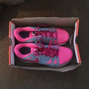 Women's NIKE AIR VAPOR ADVANTAGE - Like New!!