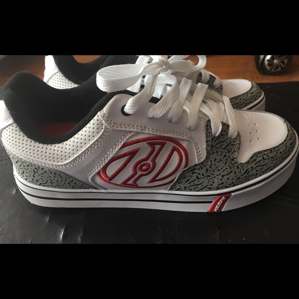 Brand New Heeleys Size 7