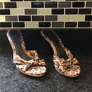 Leopard heels size 5.