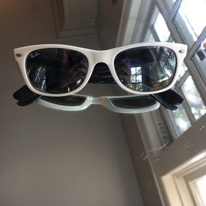 RAY-BAN WAYFARER Sunglasses