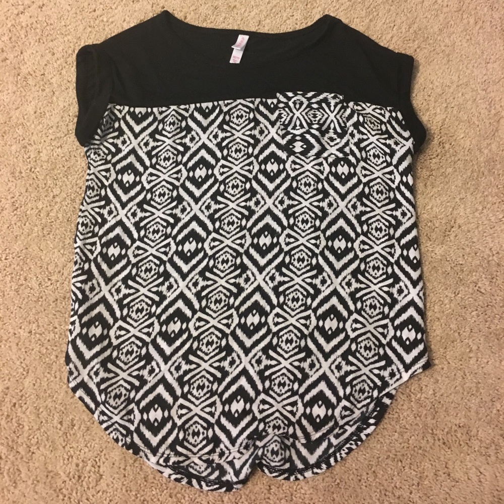 Patterned blouse pocket tee