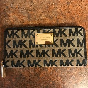 Michael kors wallet