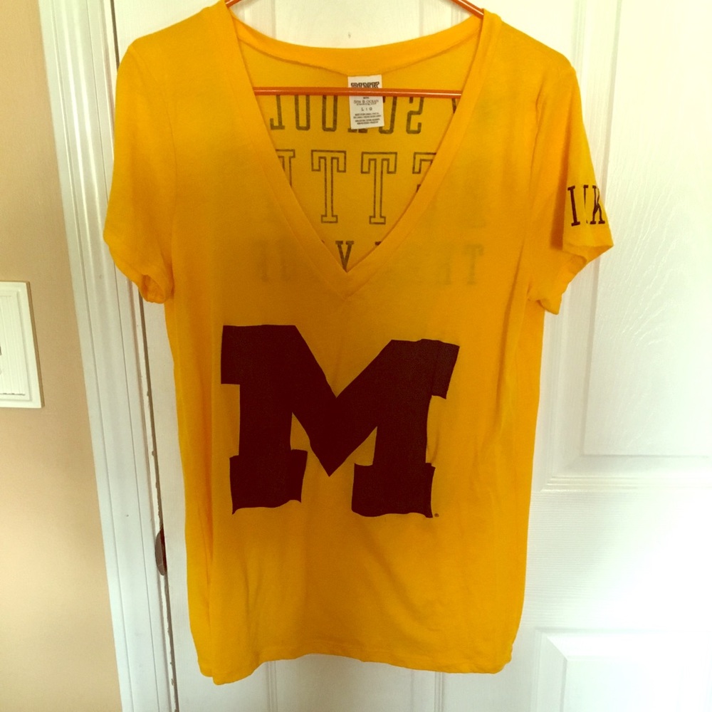 VS Pink U of M Vneck Tee