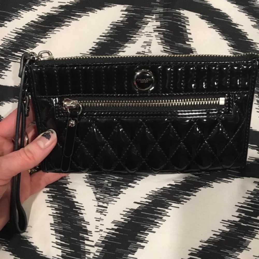 Coach Poppy Liquid Gloss Zippy Wallet in Black