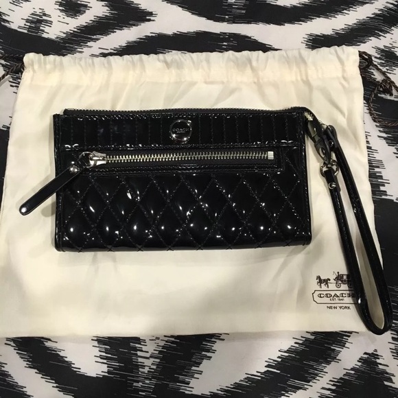 Coach Poppy Liquid Gloss Zippy Wallet in Black