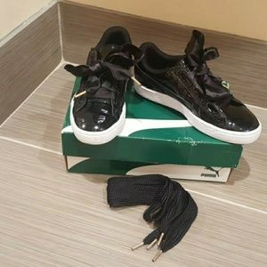 Puma black BASKET HEART PATENT