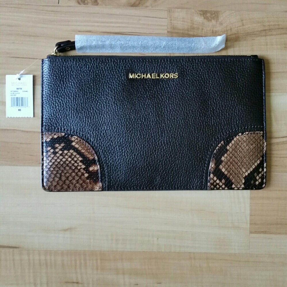 SALE!!!! NWT  Michael Kors Hattie Large Zip Clutch