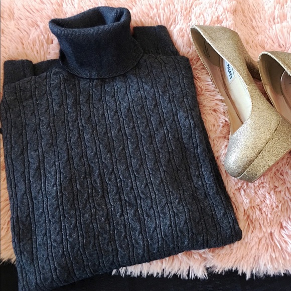 Banana Republic Tops - HP 🎉 Banana Republic Turtleneck Long Sleeve Top