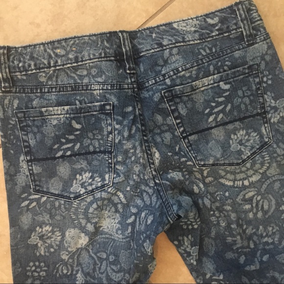 Merona straight leg denim w/ lighter flower detail - Picture 2 of 3