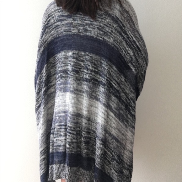 Abercrombie & Fitch Wrap Sweater - Picture 2 of 4