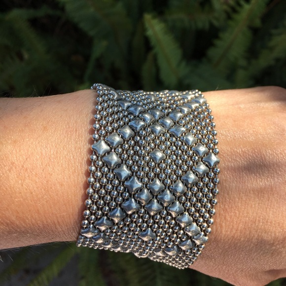 Jewelry - Vintage silver liquid bracelet