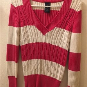 Cute pink and white sweater 💕