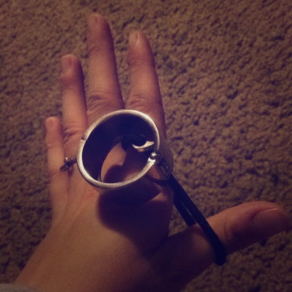 METAL LOOP PONY TAIL WRAP