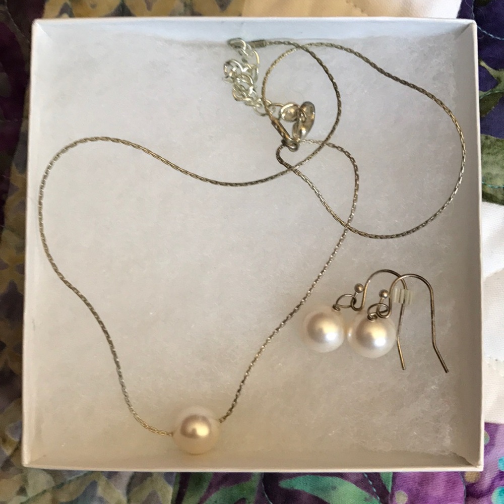 Necklace and earring set