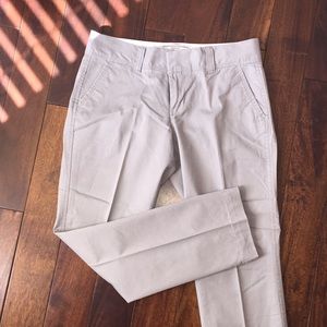 OLD NAVY Slim crops in like new condition!
