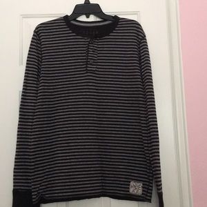 Lind sleeve shirt