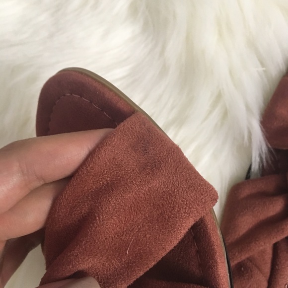 *NWOT* CL by Chinese Laundry Suede Sandals - Picture 3 of 4