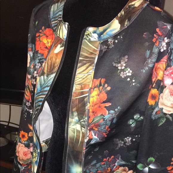🍂🍂Floral Blazer🍂🍂 Very pretty🌸🌺🍁🍂💕💕💕💕 - Picture 3 of 6