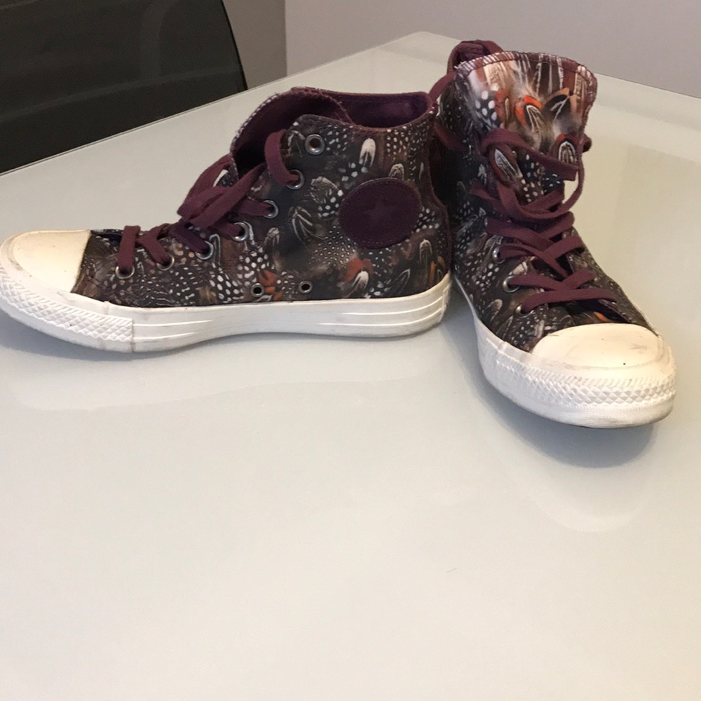 Feather patterned converse