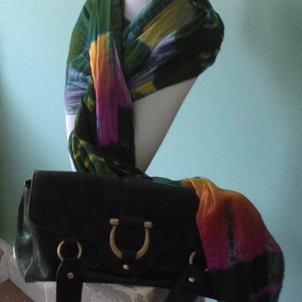 Green emerald purse with scarf.