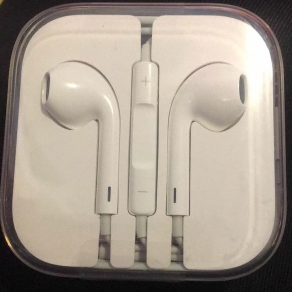 Apple earphones