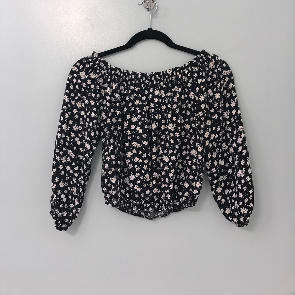 off the shoulder floral top🌼