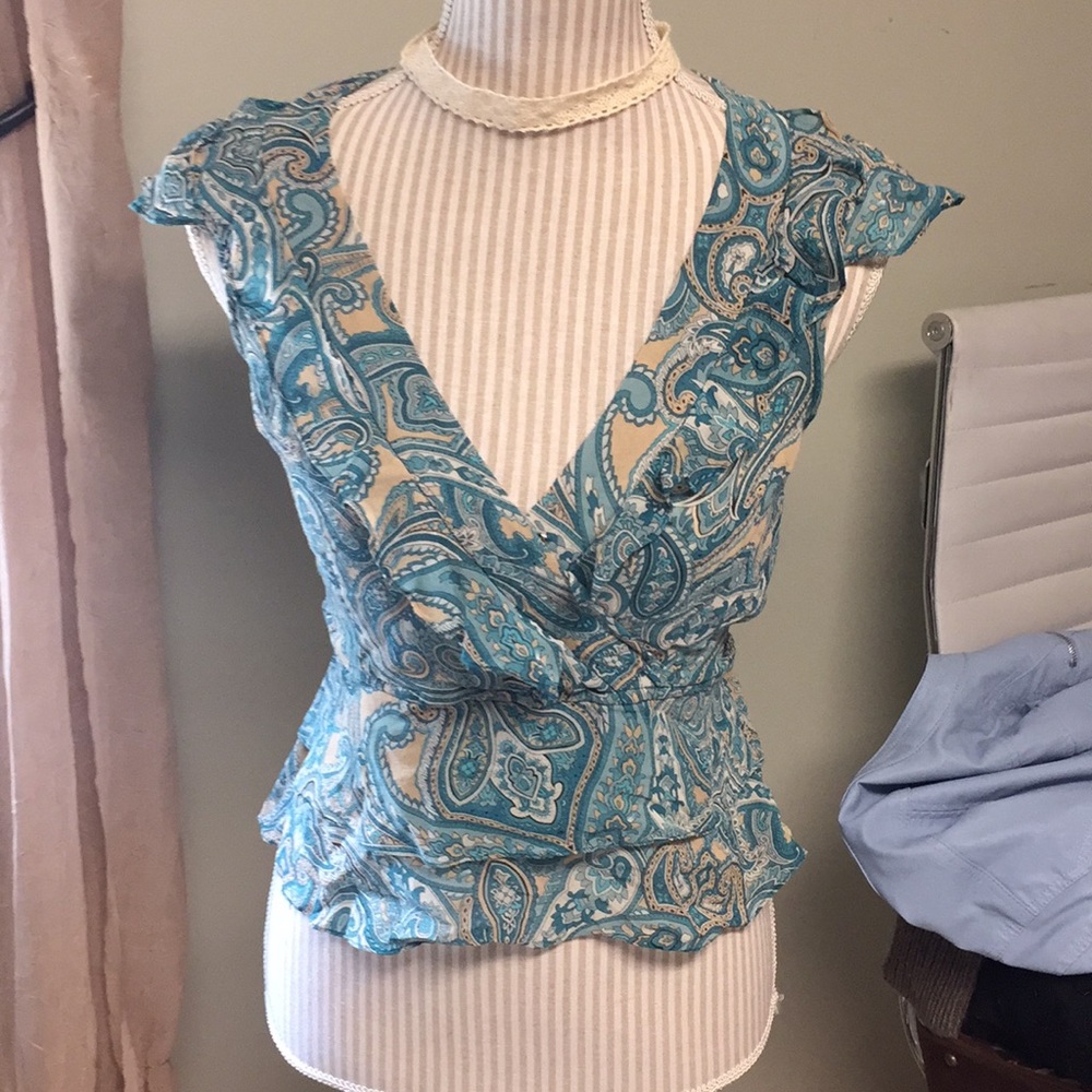 Super cute blouse   Great for Spring