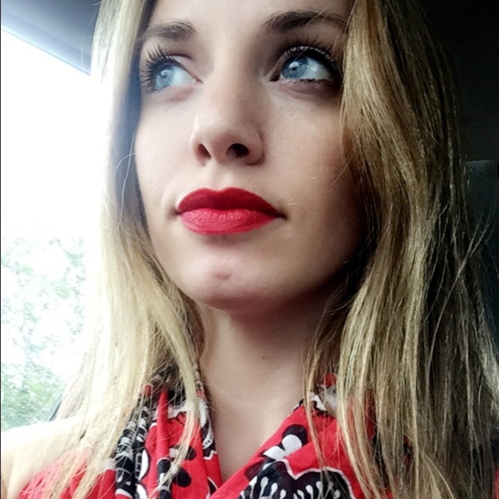 Meet your Posher, Olivia