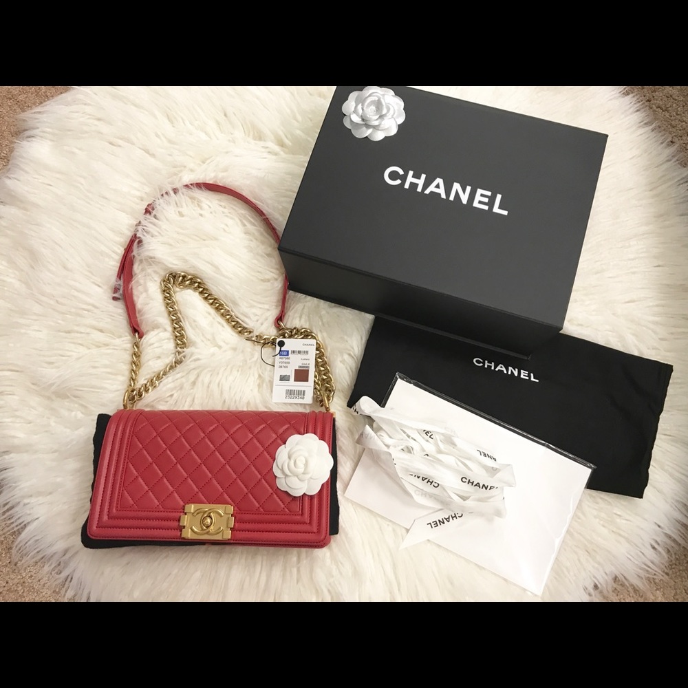 💖SOLD💖Authentic Chanel Old Medium Dark Pink GHW
