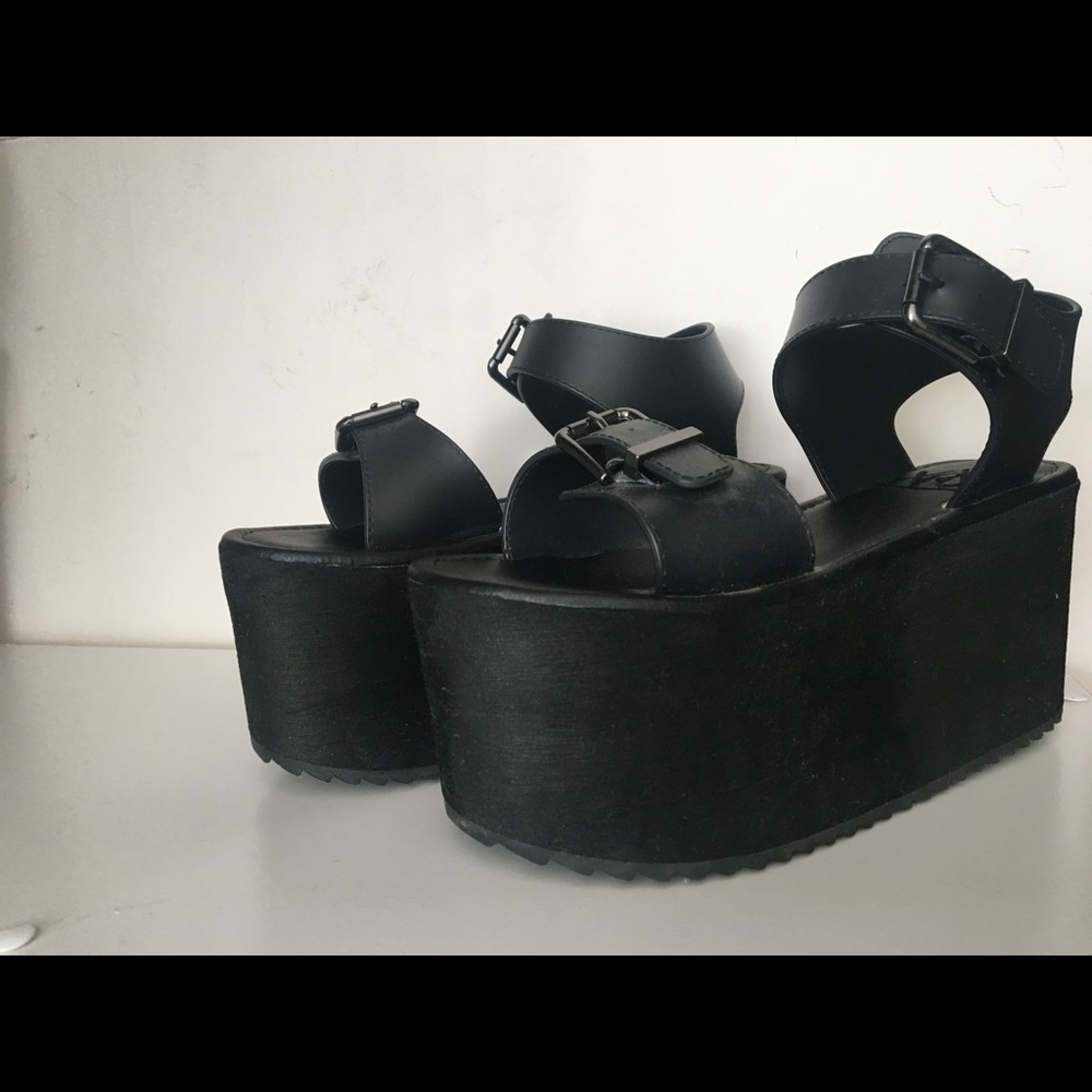 NWOT flatform YRU sandals - never worn, $25!