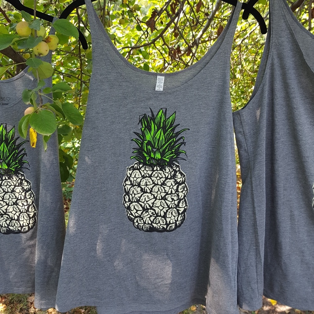 🍍Heather grey pineapple tank tops🍍 - Picture 4 of 6