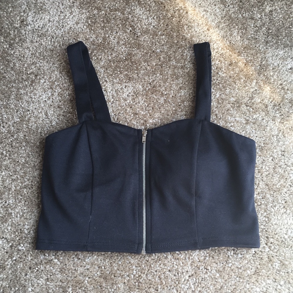 *SOLD* Body Central Black Crop Top - Picture 2 of 6