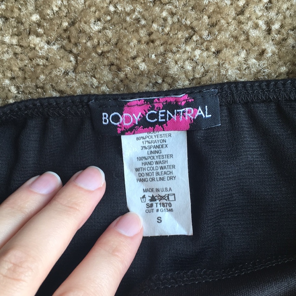 *SOLD* Body Central Black Crop Top - Picture 5 of 6