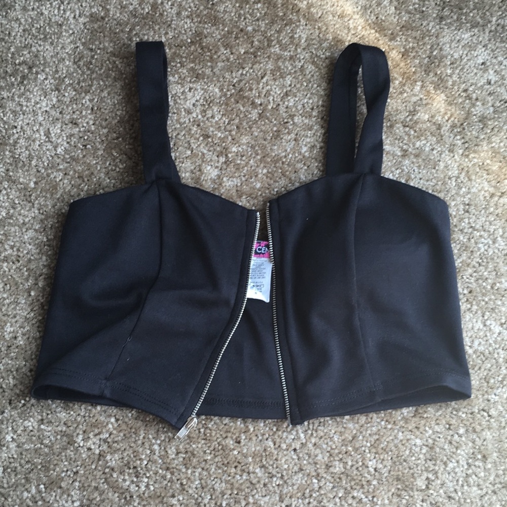 *SOLD* Body Central Black Crop Top - Picture 6 of 6