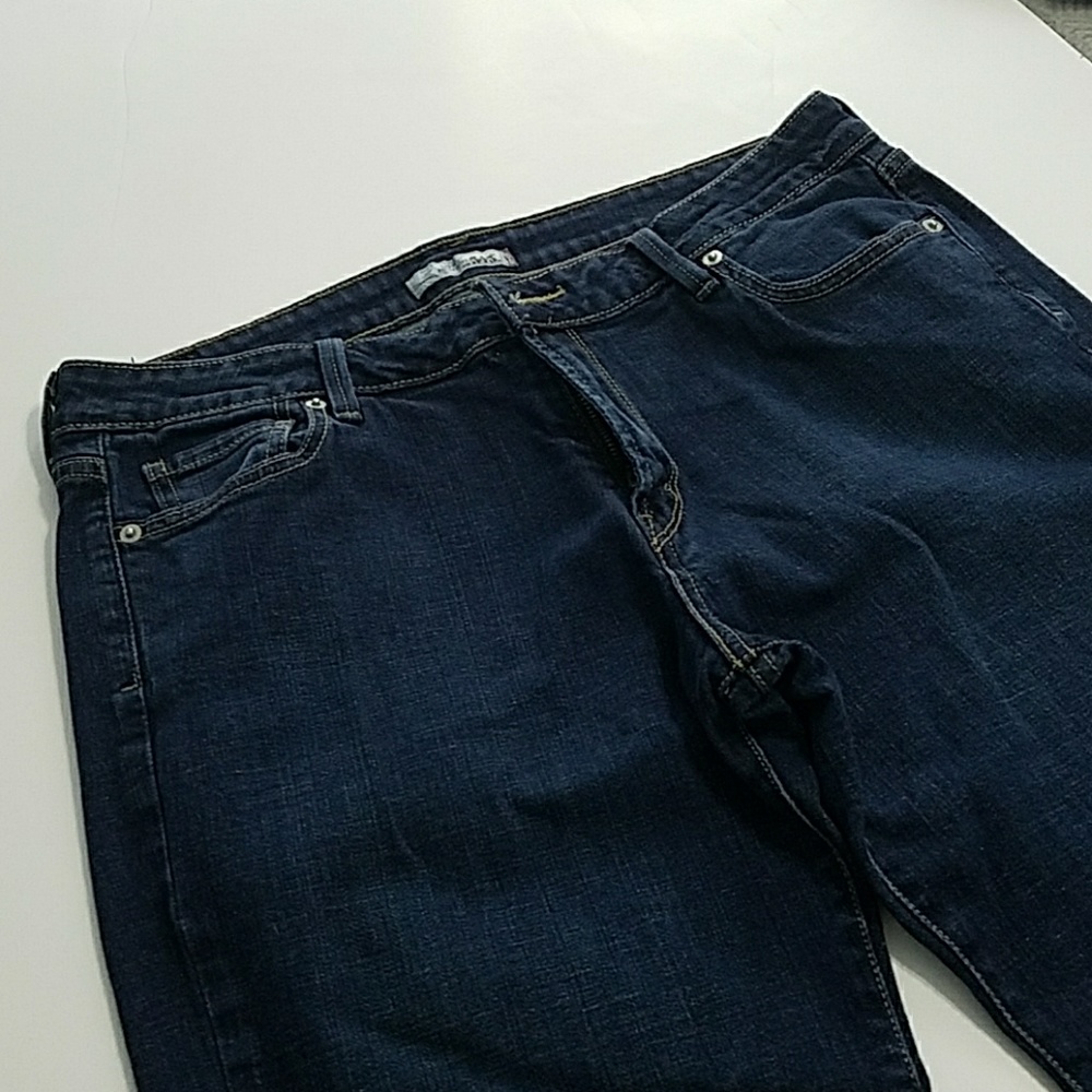 Levi Low Bootcut