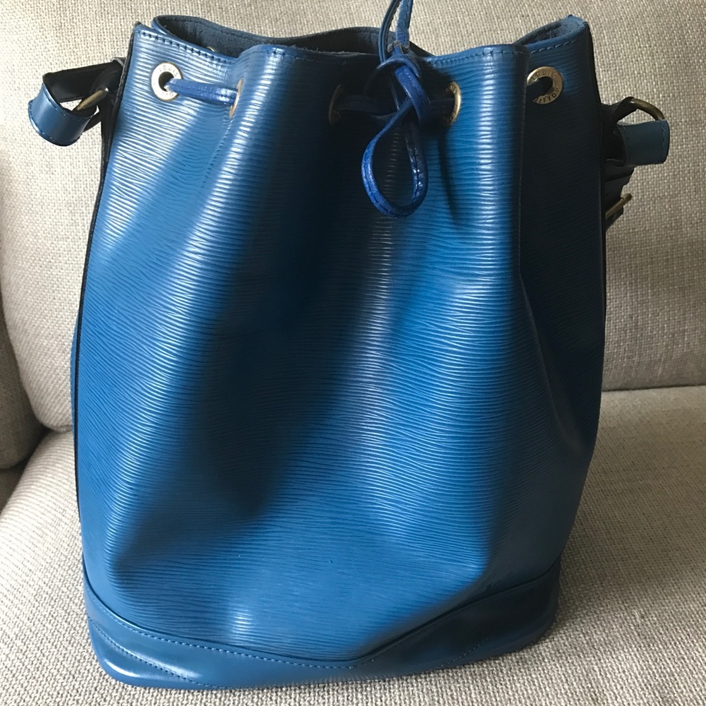 🔥Authentic LV NOE in Toledo Blue Epi Leather- GM