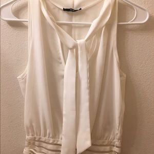 Super trendy tank. 💕