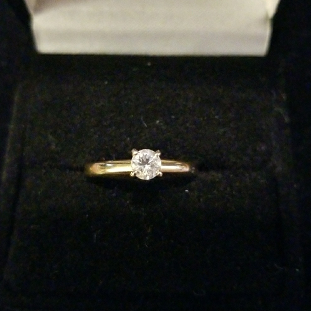 14kt YG and Diamond Ring, Size 6!