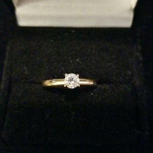 14kt YG and Diamond Ring, Size 6!