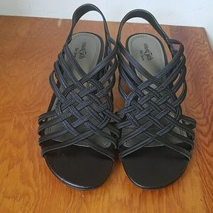 Black fashionable and comfortable sandals! Size 7