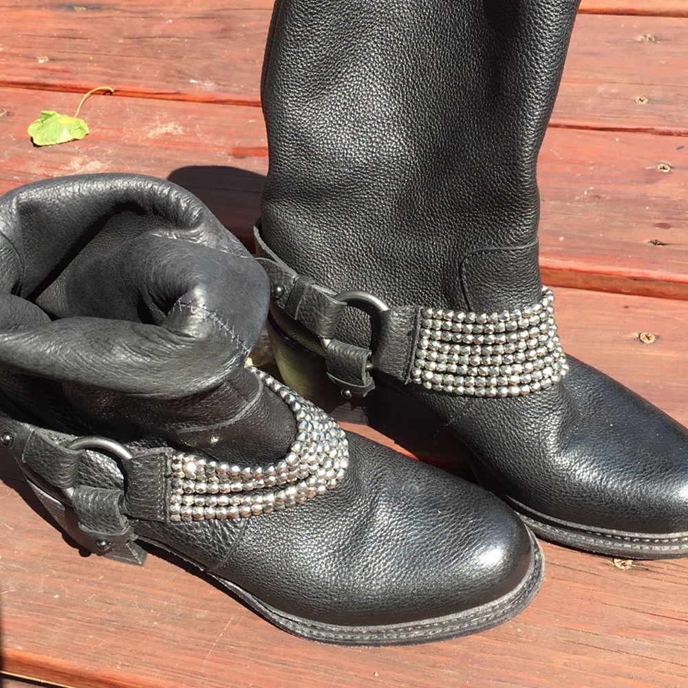 Vera Wang Boots