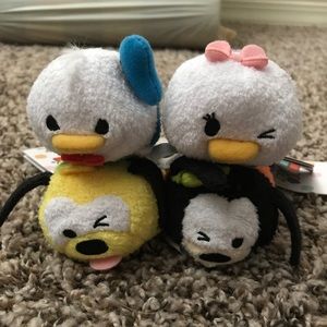 Disney expressions mini tsum set. :)