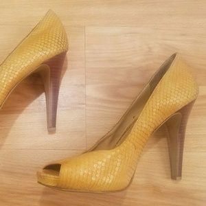 Nine West Snakeskin Print Gold Yellow Brown Sz 8.5