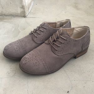 Grey Oxfords | White Mountain