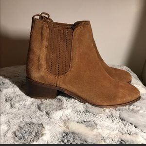 Steve Madden brown booties